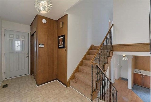 18 Winsdale Rd, Toronto, M9C2W8 | Image 2