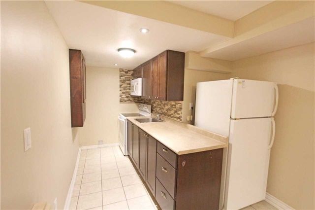 Bsmt - 208 Tiller Tr, Brampton, L6X4T1 | Image 2