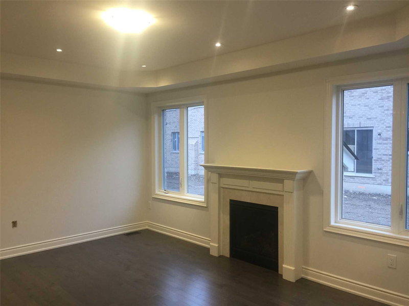 298 Etheridge Ave, Milton, L9E1H7 | Image 2