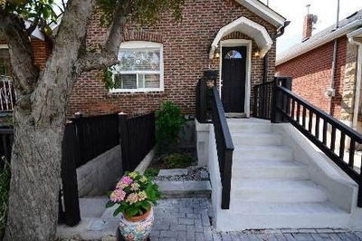 Detached House sold at 49 Cordella Avenue, Toronto, Rockcliffe-Smythe, M6N2J7 - MLS: W4310650