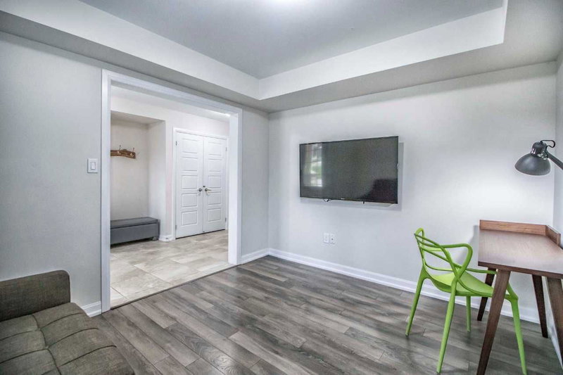 206 Ellen Davidson Dr, Oakville, L6M0V1 | Image 3