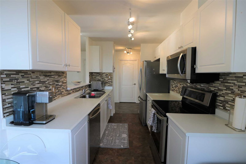 508 - 10 Dayspring Circ, Brampton, L6P1B9 | Image 2