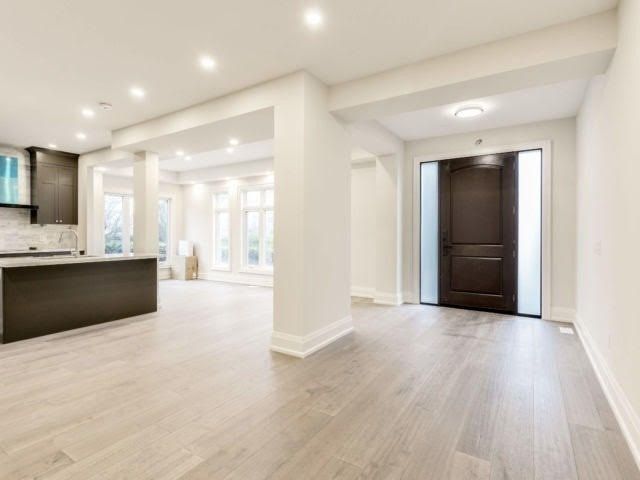 427 Pinegrove Rd, Oakville, L6K2B6 | Image 2