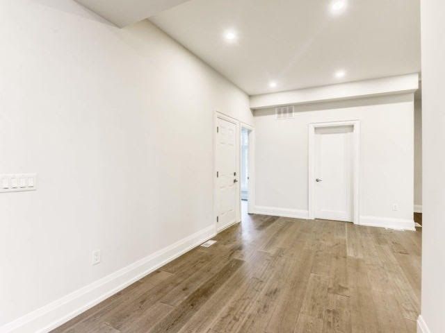 427 Pinegrove Rd, Oakville, L6K2B6 | Image 3