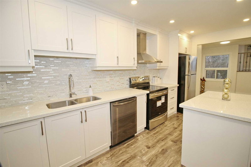 120 Simmons Blvd, Brampton, L6V3V6 | Image 3