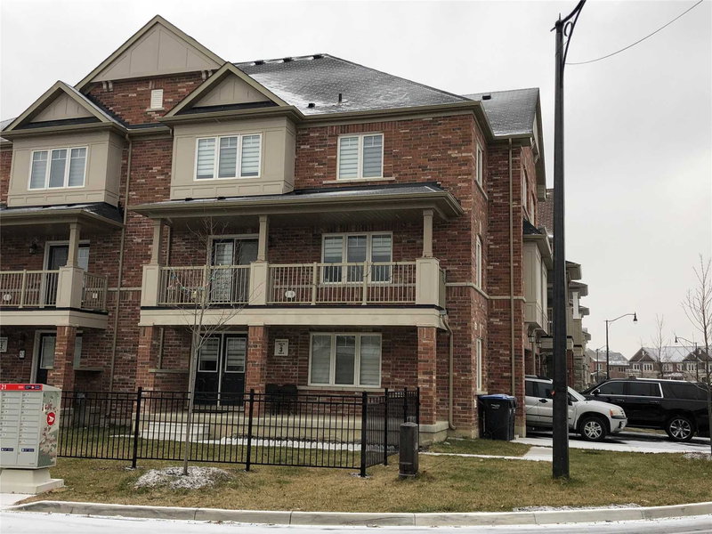 49 Golden Springs Dr, Brampton, L7A4N7 | Image 2