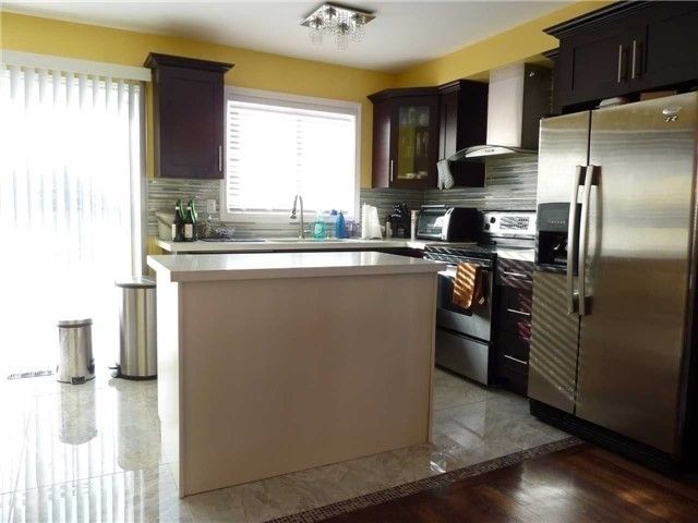 114 Royal Orchard Dr, Brampton, L6X4L4 | Image 2