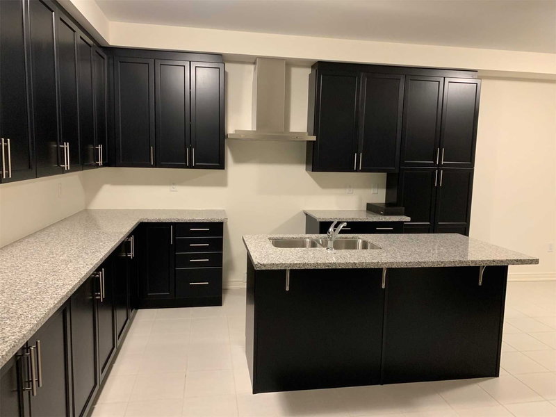 9 Goderich Dr, Brampton, L7A 5A7 | Image 2