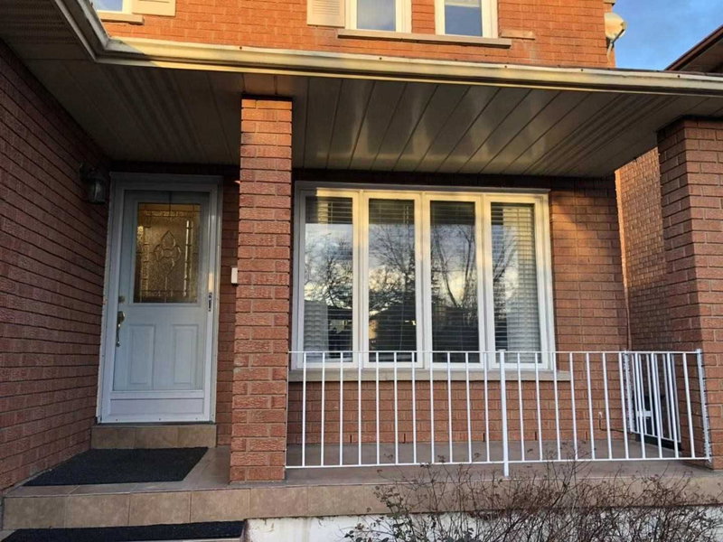 4255 Wakefield Cres, Mississauga, L5C4M5 | Image 2