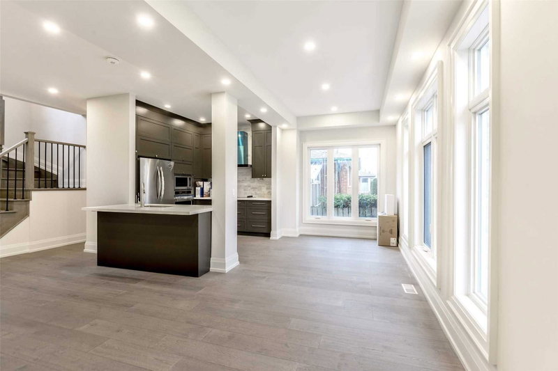 427 Pinegrove Rd, Oakville, L6K2B6 | Image 3