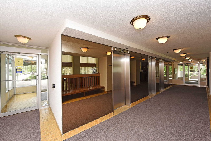 605 - 3590 Kaneff Cres, Mississauga, K5A3X3 | Image 2