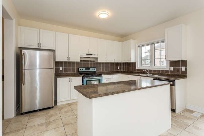 22 Templar St, Brampton, L6Y3A6 | Image 2