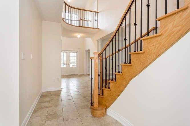 22 Templar St, Brampton, L6Y3A6 | Image 2