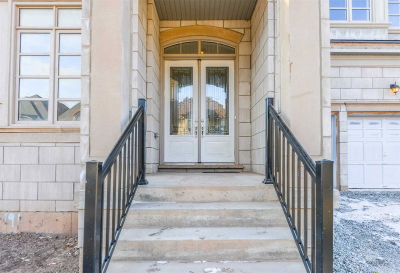 53 Threshing Mill Blvd, Oakville, L6H 0V6 | Image 2