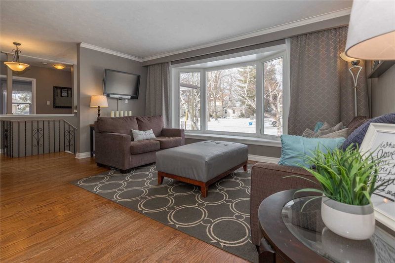 602 Stephens Cres, Oakville, L6K1Y3 | Image 2