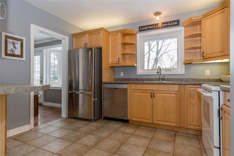 602 Stephens Cres, Oakville, L6K1Y3 | Image 3