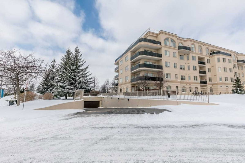 205 - 3 Dayspring Circ, Brampton, L6P1B7 | Image 2
