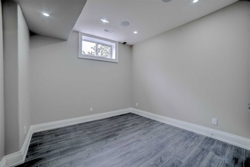 53 Eaglewood Blvd, Mississauga, L5G1V6 | Image 3