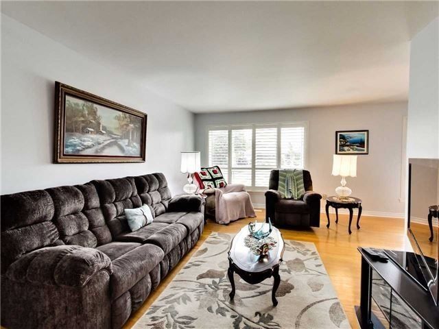 Upper - 11 Beechwood Cres, Brampton, L6T1X9 | Image 2