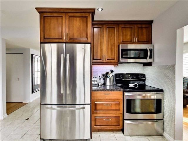 Upper - 11 Beechwood Cres, Brampton, L6T1X9 | Image 3