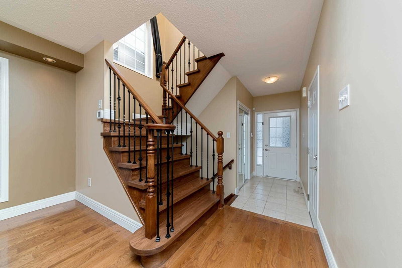 1131 Riddell Cres, Milton, L9T6Y2 | Image 3