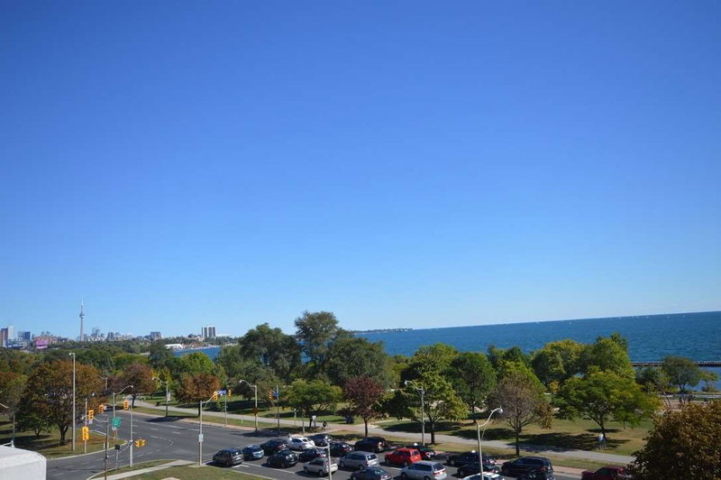 702 - 1910 Lake Shore Blvd W, Toronto, M6S 1A2 | Image 2