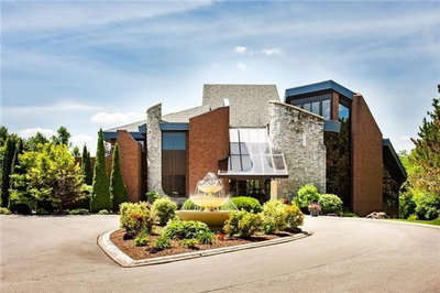 Detached House sold at 10 Edgeforest Drive, Brampton, Ontario, L6P0E1 - Toronto Gore Rural Estate - MLS: W4369399