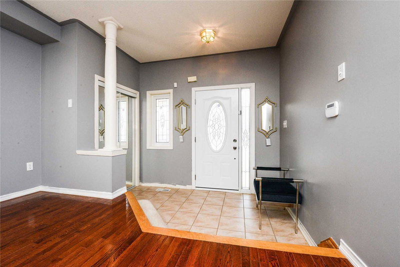 116 Heartleaf Cres, Brampton, L7A2C1 | Image 2