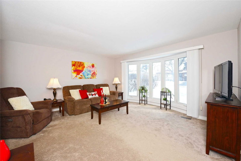 69 Argyle Cres, Brampton, L6T1M9 | Image 3