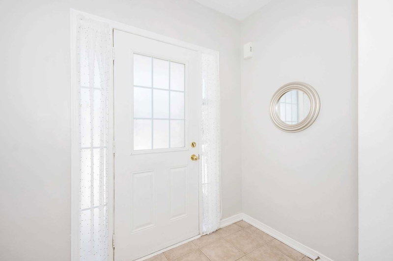 424 Chandler Cres, Milton, L9T0S9 | Image 2