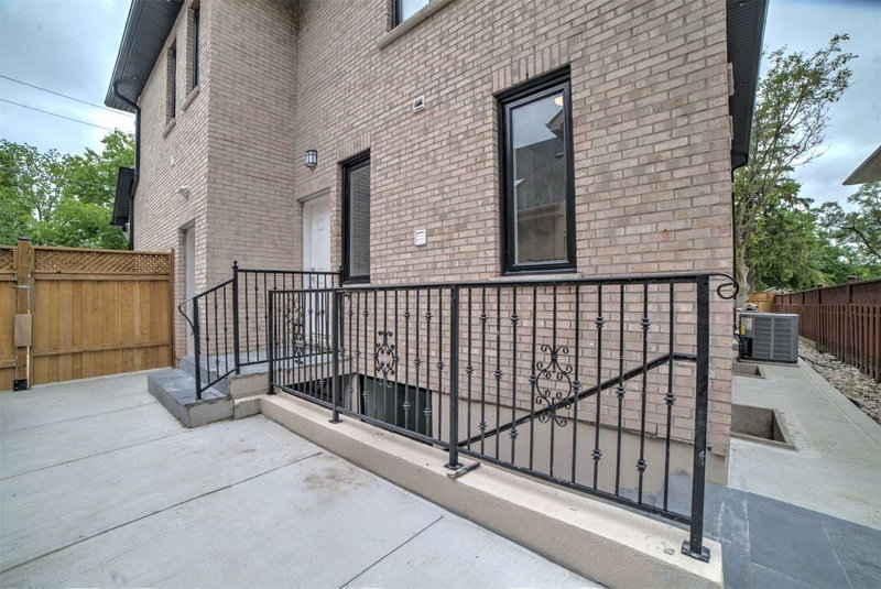 53 Eaglewood Blvd, Mississauga, L5G1V6 | Image 2