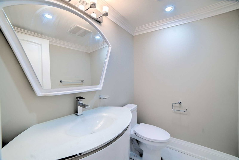 53 Eaglewood Blvd, Mississauga, L5G1V6 | Image 3