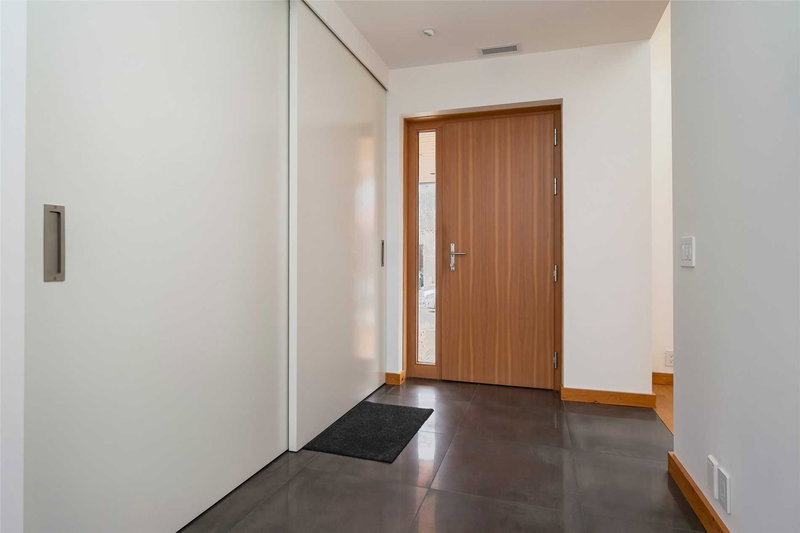 16 Sunnybrook Rd, Toronto, M6S1G2 | Image 2