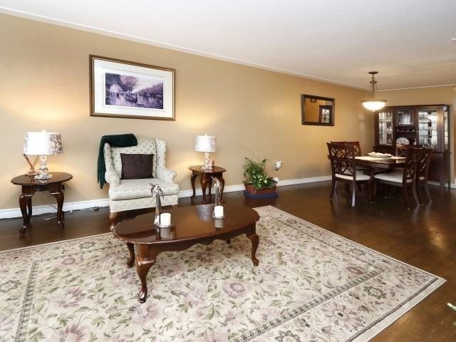 1149 Shadeland Dr, Mississauga, L5C1P2 | Image 3