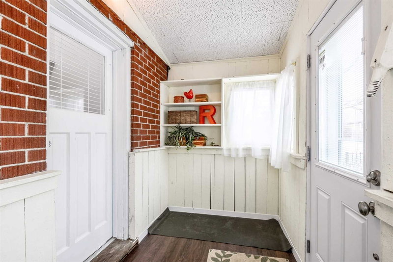 39 Woodward Ave, Brampton, L6V1K2 | Image 2