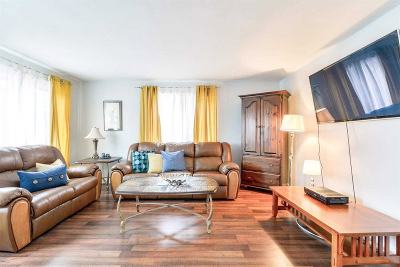 39 Woodward Ave, Brampton, L6V1K2 | Image 3