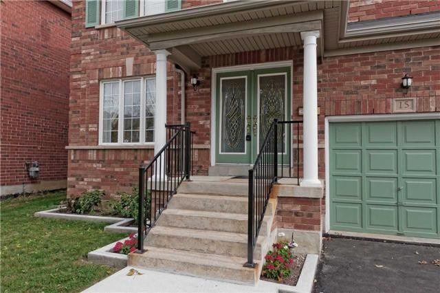 15 Heatherdale Dr, Brampton, L7A2H6 | Image 2