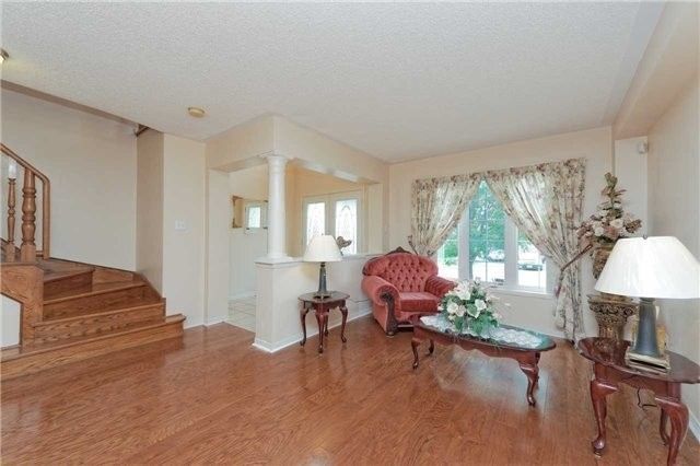 15 Heatherdale Dr, Brampton, L7A2H6 | Image 3
