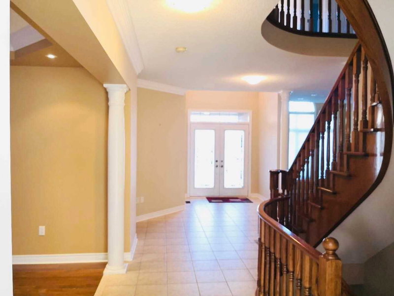 1534 Craigleith Rd, Oakville, L6H7V7 | Image 2