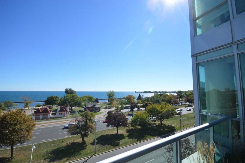 702 - 1910 Lake Shore Blvd W, Toronto, M6S 1A2 | Image 2