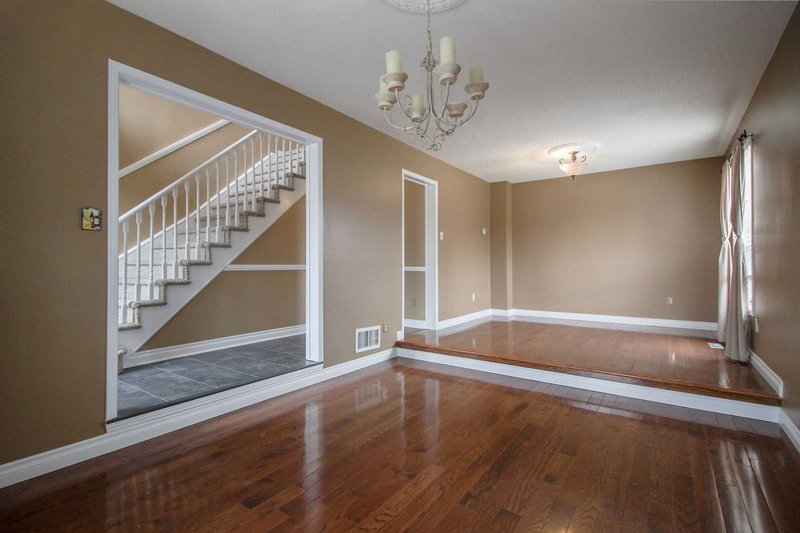 2197 Oakridge Cres, Burlington, L7M4C8 | Image 3