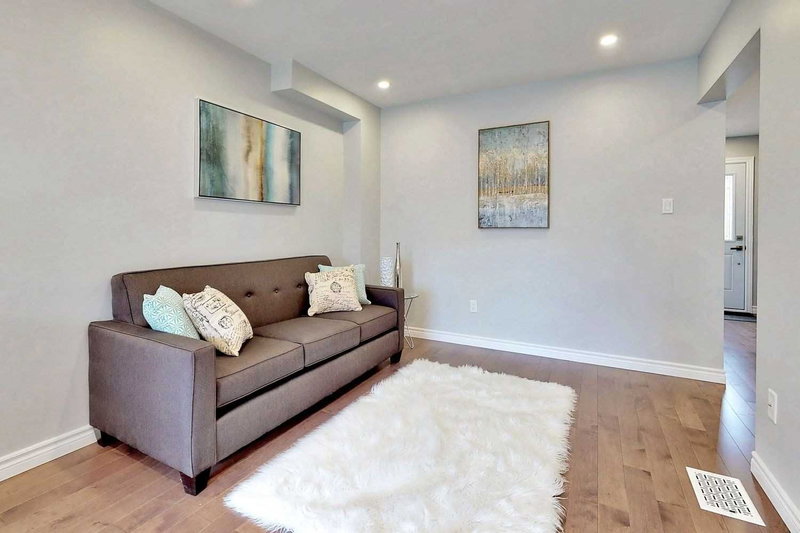 4094 Teakwood Dr, Mississauga, L5C3L6 | Image 3