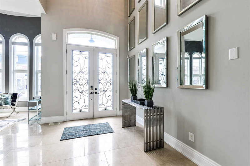 9 Interlacken Dr, Brampton, L6X0Y1 | Image 2