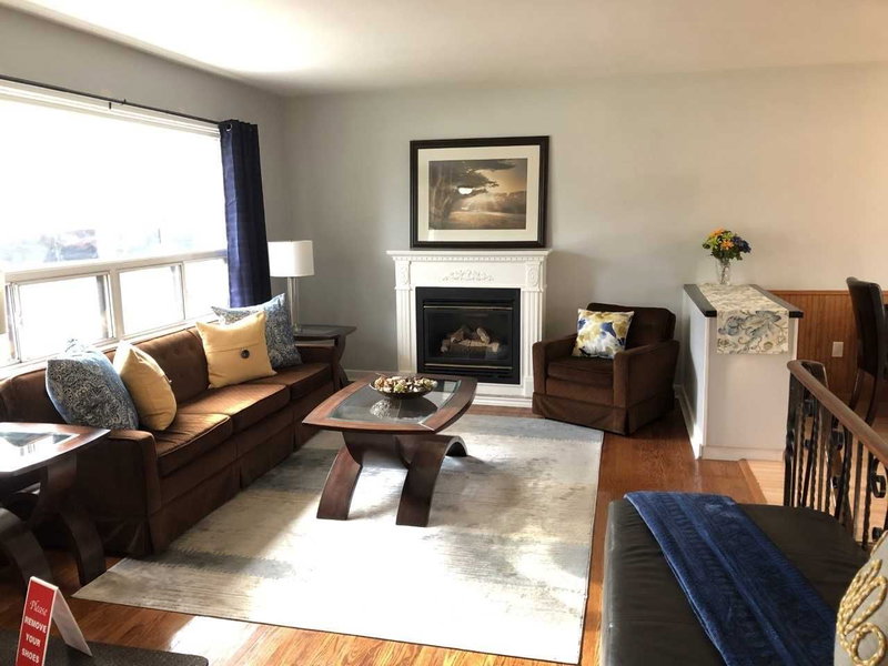 17 Pioneer Dr, Mississauga, L5M1G8 | Image 2