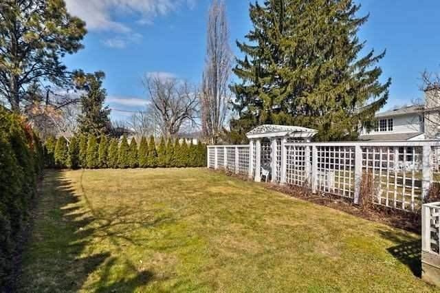 194 Solingate Dr, Oakville, L6L3T1 | Image 2