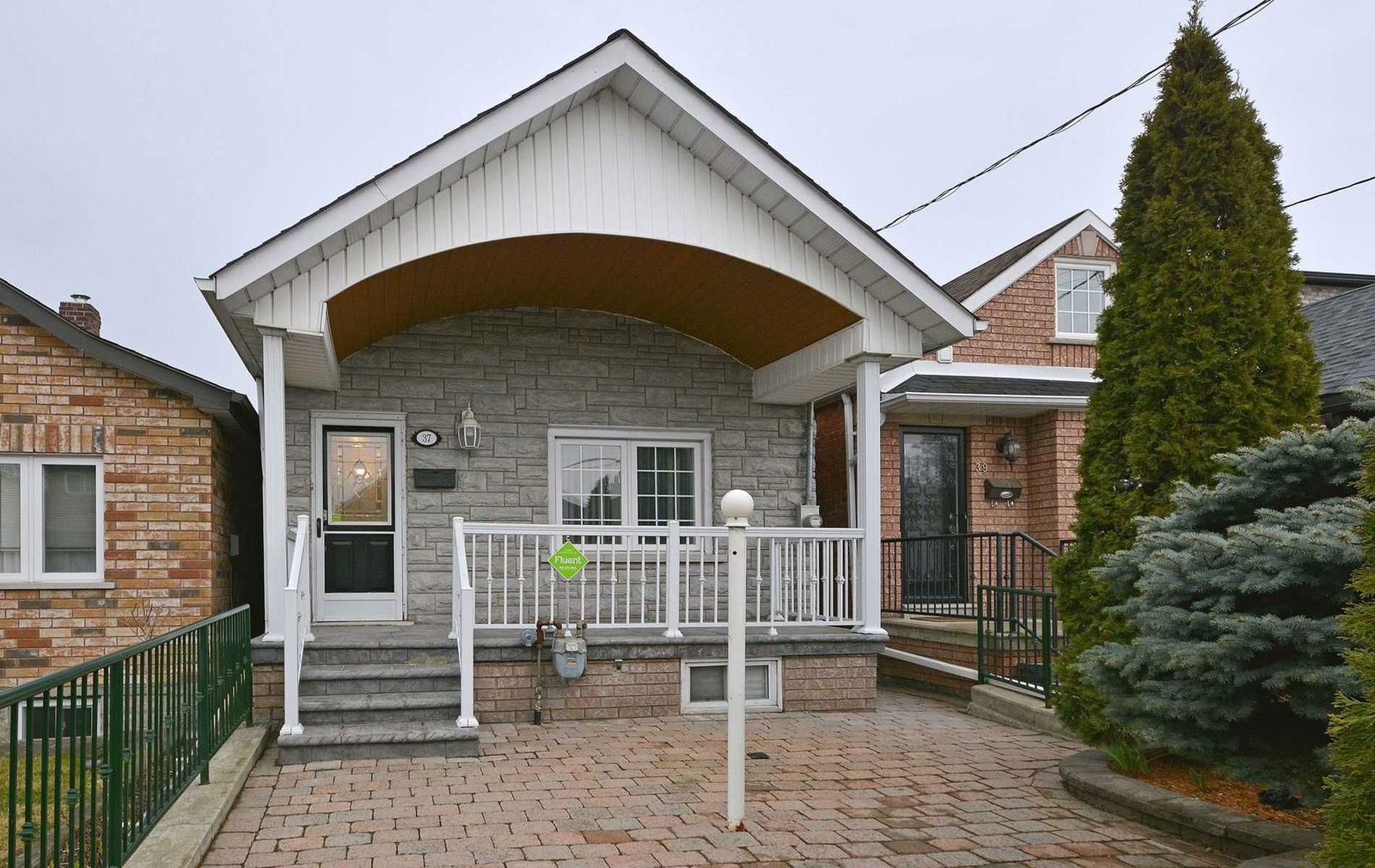 Detached House sold at 37 Avon Avenue, Toronto, Rockcliffe-Smythe, M6N3W8 - MLS: W4419507