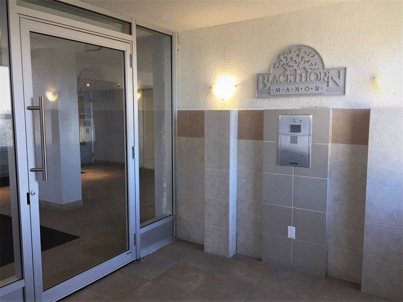 1210 - 541 Blackthorn Ave, Toronto, M6M5A6 | Image 3