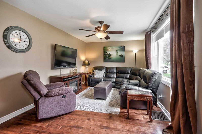 262 Queen Mary Dr, Oakville, L6K 3L2 | Image 3