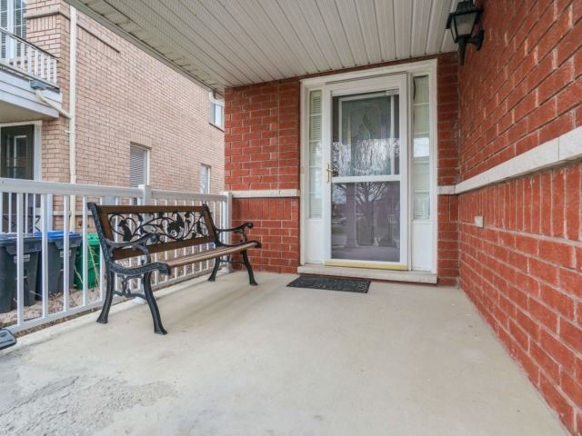 42 Mossgrove Cres, Brampton, L7A3E6 | Image 2