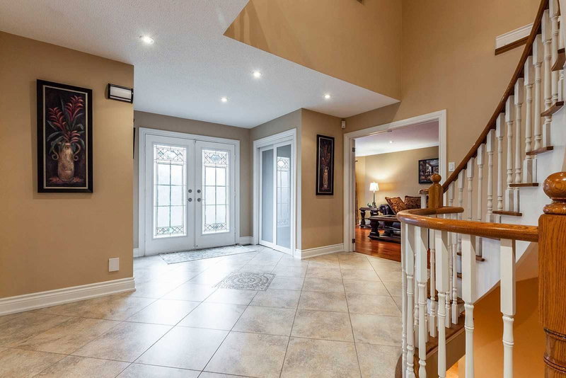 16 Chalmers Crt, Brampton, L6Z3G9 | Image 3